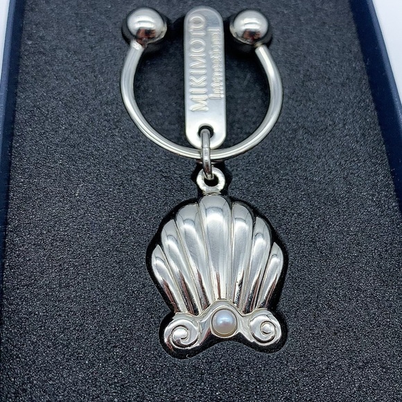 Mikimoto Pearl Shell Silver-Tone Key Ring Holder - Picture 3 of 6